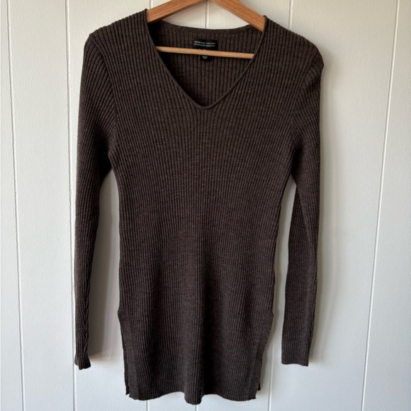 Adrienne Vittadini 100% Merino Wool Dark Brown V-Neck Sweater | Size Large - Picture 5 of 8
